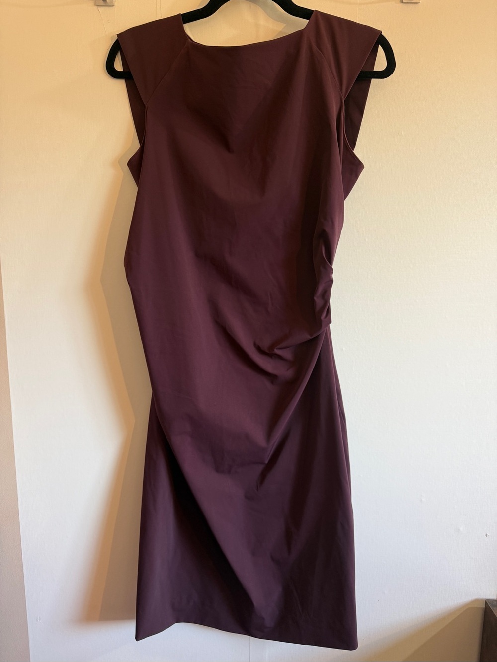 DVF Diane von Furstenberg Size 6 Burgundy Ruched Sheath Midi Dress Cocktail